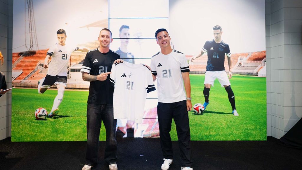 Adidas & Dion Cools Lancar Jersi Warisan Edisi Terhad