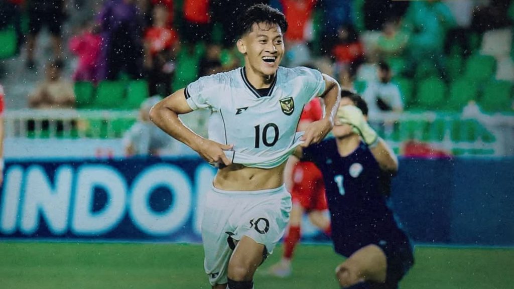 Penyerang Indonesia B-17 Jatuh Parit Ketika Raikan Jaringan