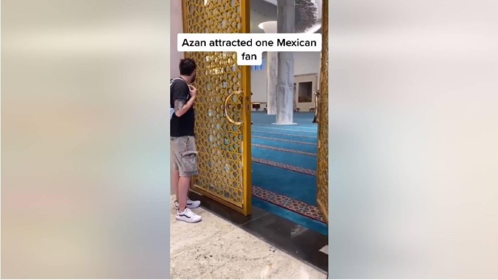 Kemerduan Azan Tarik Perhatian Penyokong Mexico Di Qatar