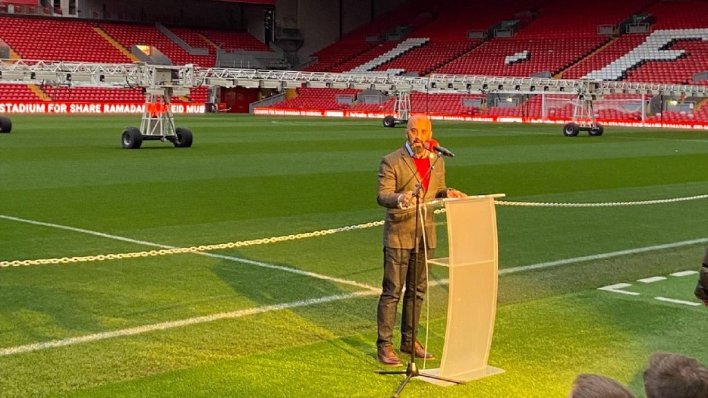 Laungan Azan Bergema Di Stadium Anfield