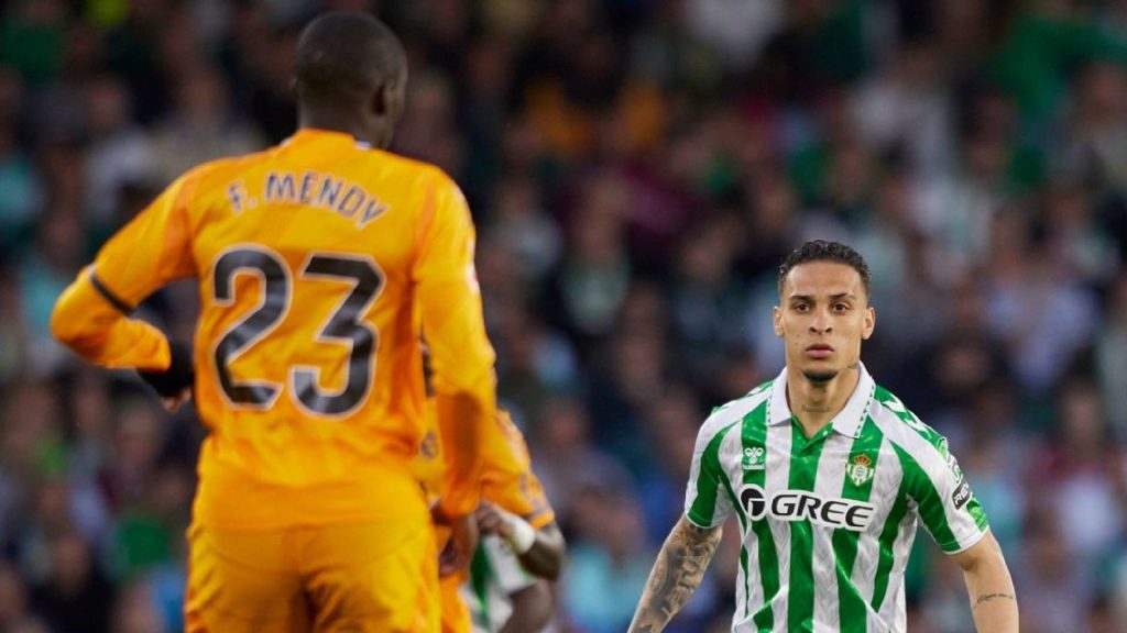 Jurulatih Brazil Tak Pandang Antony