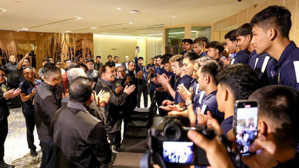 FAM Zahir Penghargaan Kepada Anwar Ibrahim