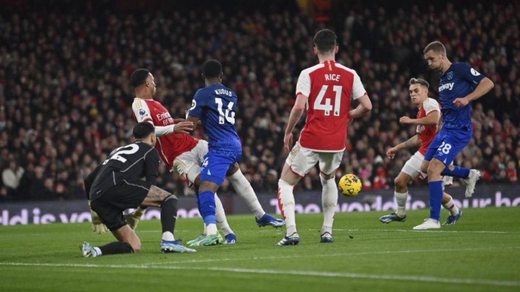 EPL: Gol Kontroversi Bantu West Ham Tewaskan Arsenal