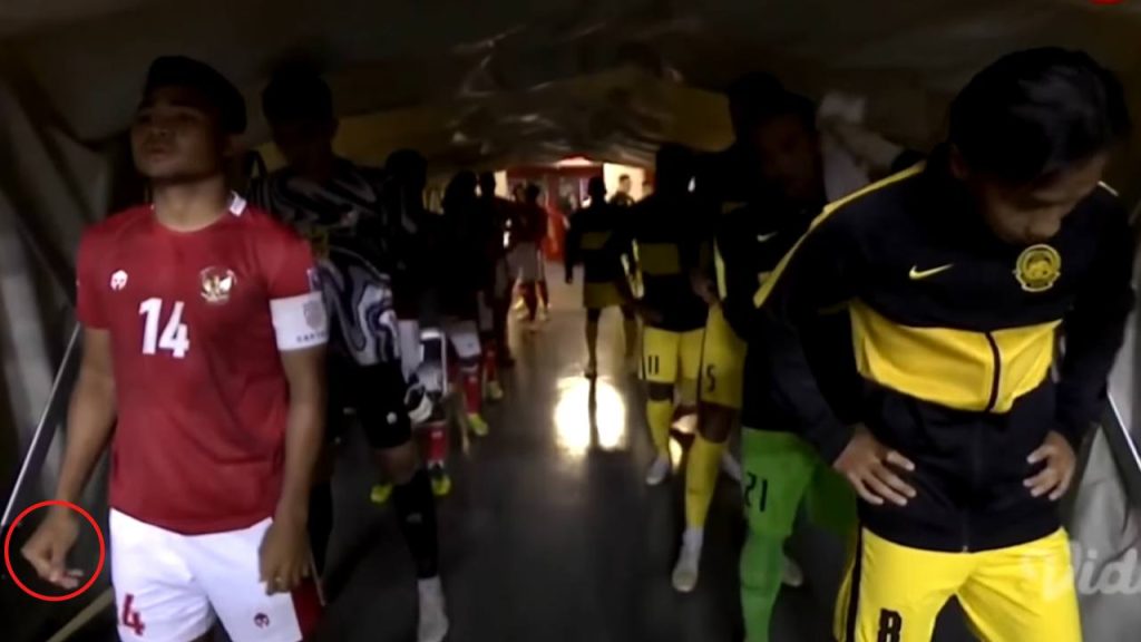 Tular Video Asnawi Mangkualam Terkumat-Kamit Berzikir Sebelum Turun Padang