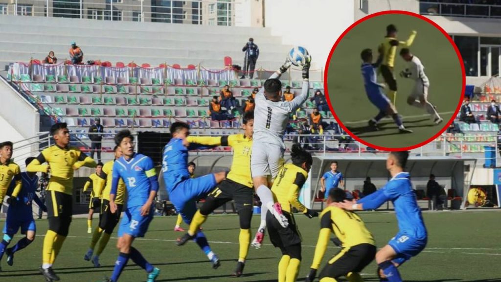 [Video] Aksi ‘Lain Macam’ Azri Ghani Menyelamatkan Gawang Sampai Terkena Kad Kuning