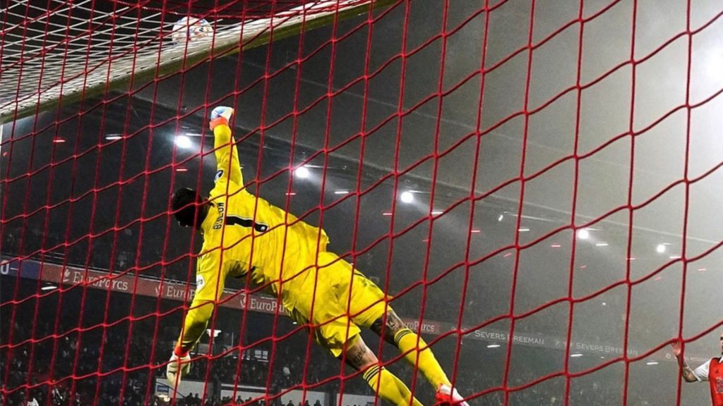 Penjaga Gol Ini Terlalu Bijak