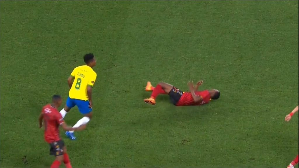 Terjah Sampai Nak Tercabut Kaki Lawan, Pemain Ini Tak Akui Kesalahan