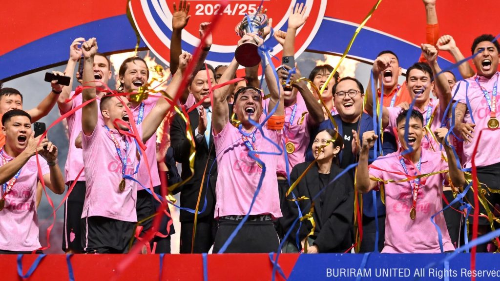 Hadiah Perpisahan Istimewa Dion Cools Buat Buriram United