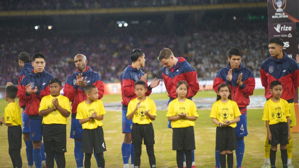 Corbin-Ong & Ubaidullah Sah Cedera, Shane Lowry Menangis Tinggalkan Padang