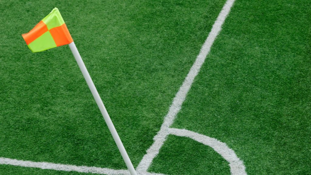 Penyokong Mengamuk ‘Hentam’ Kepala Pemain Kerana Raikan Gol