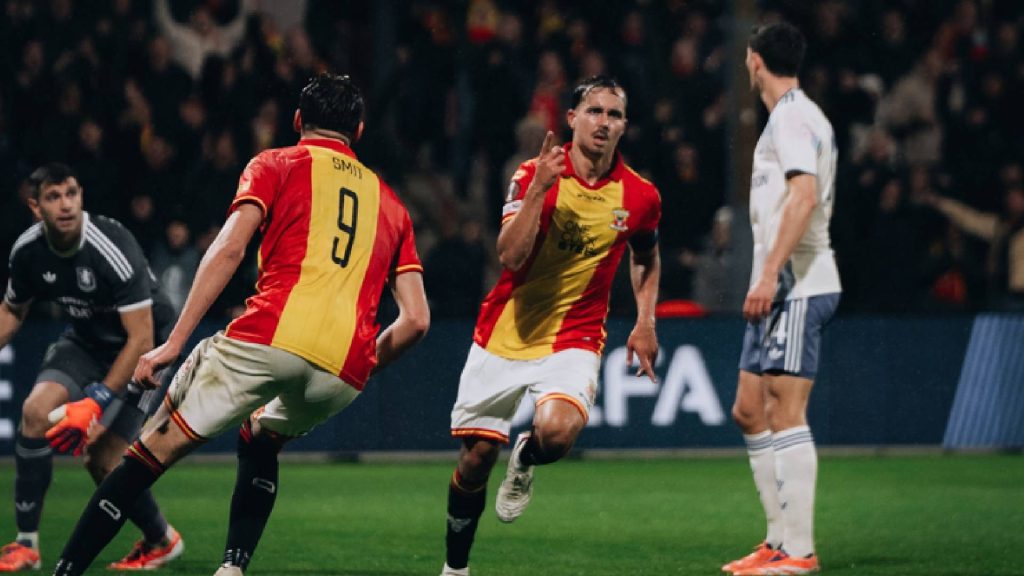 Moyang Orang Malaysia, Mats Deijl Jaringkan Gol Penting Tewaskan Aston Villa