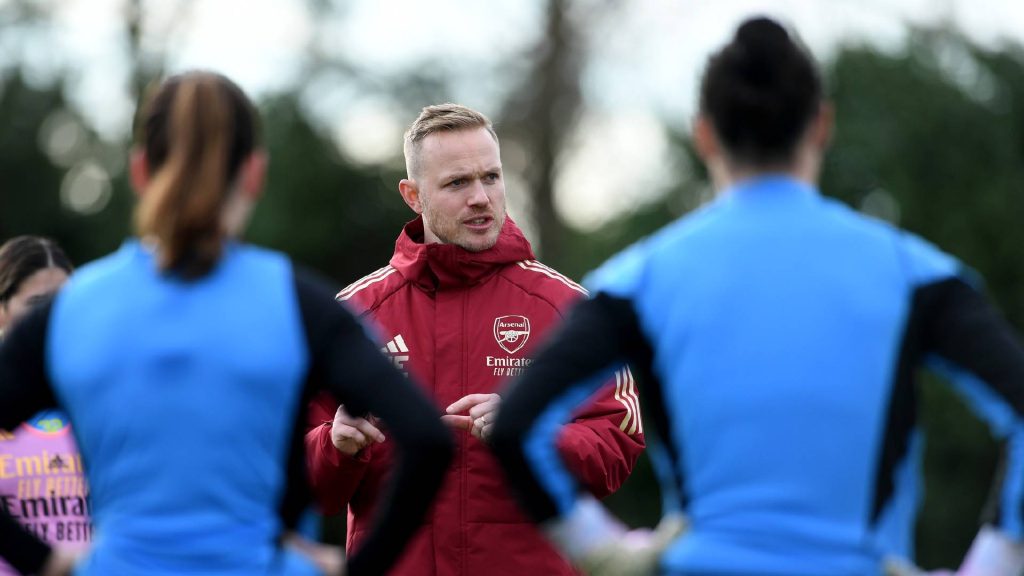 Jurulatih Arsenal Letak Jawatan