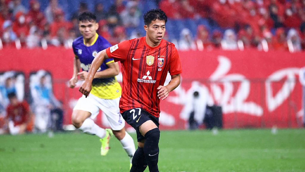 Ekanit Panya Tinggalkan Urawa Reds