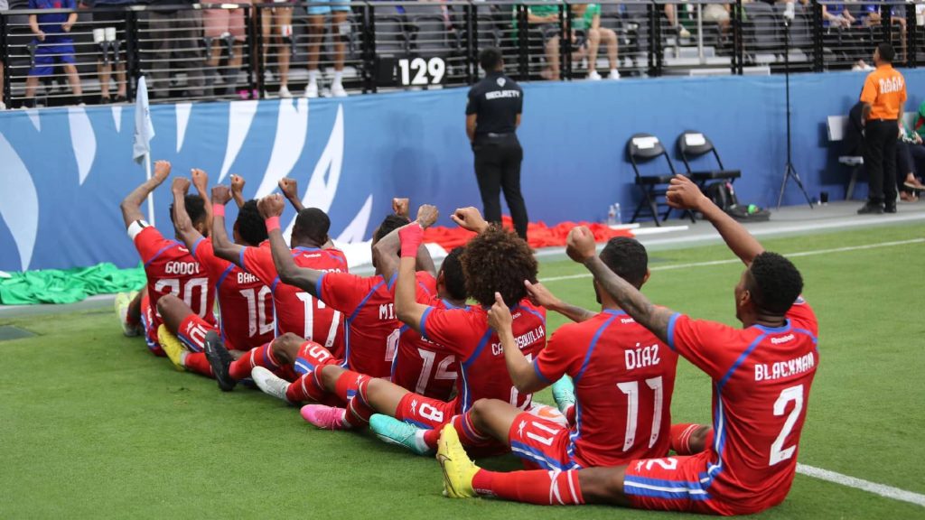 VAR Batalkan Gol Selepas Meraikannya Bagai Nak Rak