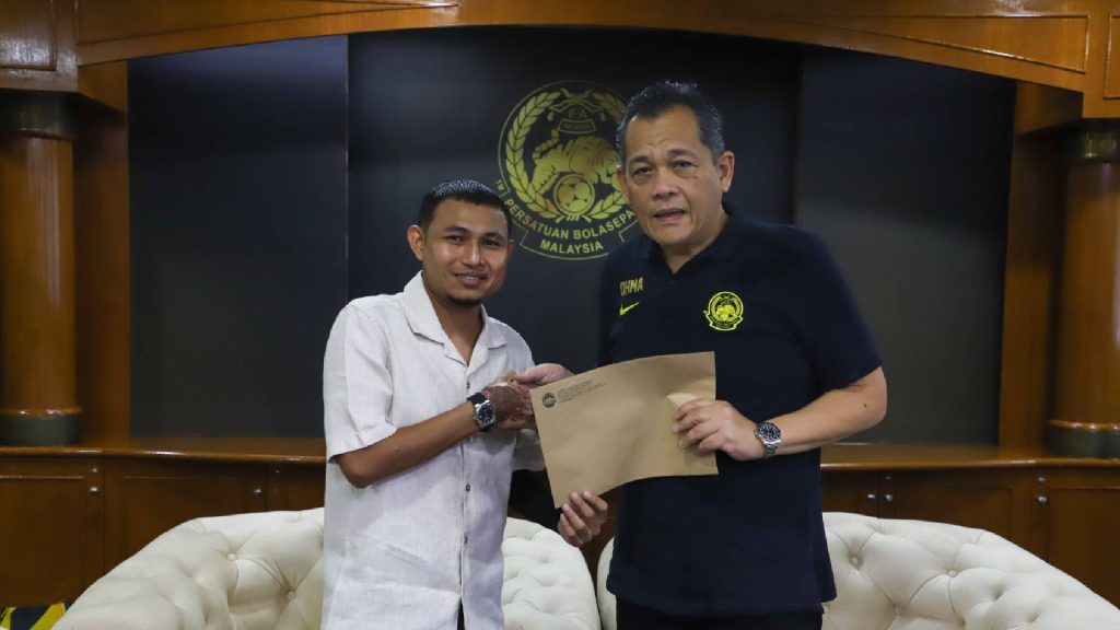 Faisal Halim Terharu, Terima Sumbangan Hamidin & FAM