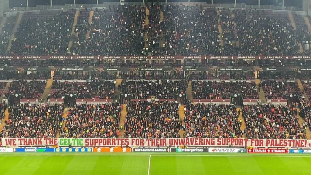 Giliran Penyokong Galatasaray Zahir Solidariti Buat Palestin