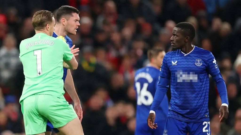 Tampar Rakan Sendiri, Pemain EPL Kena Kad Merah