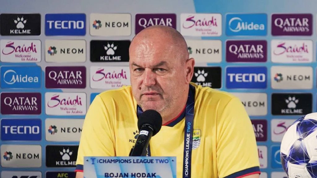 ACL2: Kualiti Padang Resahkan Bojan Hodak