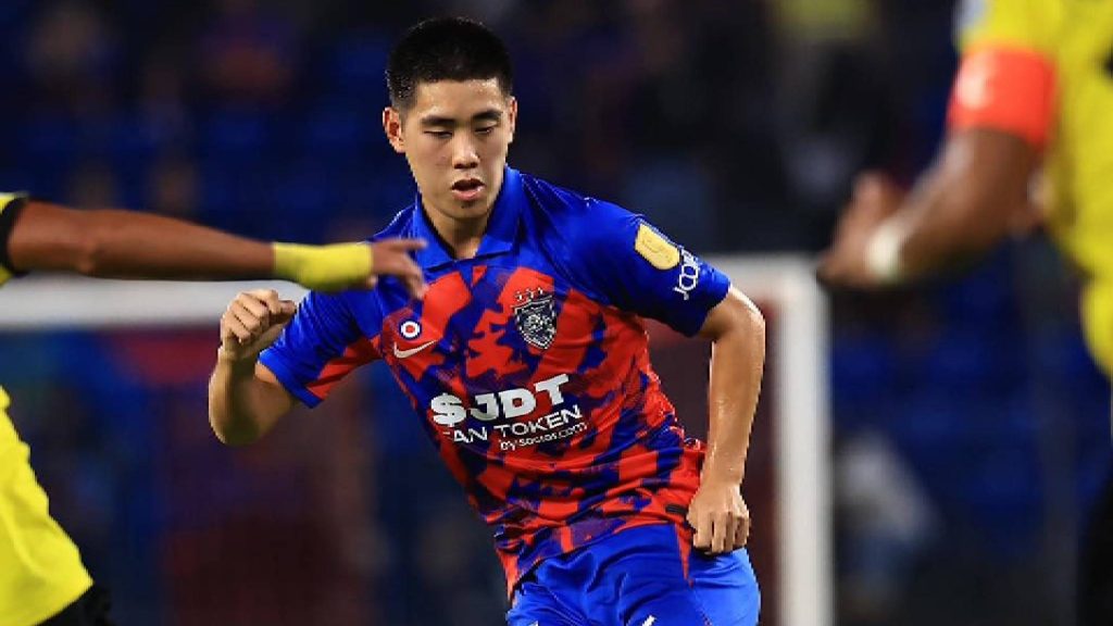 Hong Wan Tidak Sombong, Guna Adab Tinggi Layan Peminat