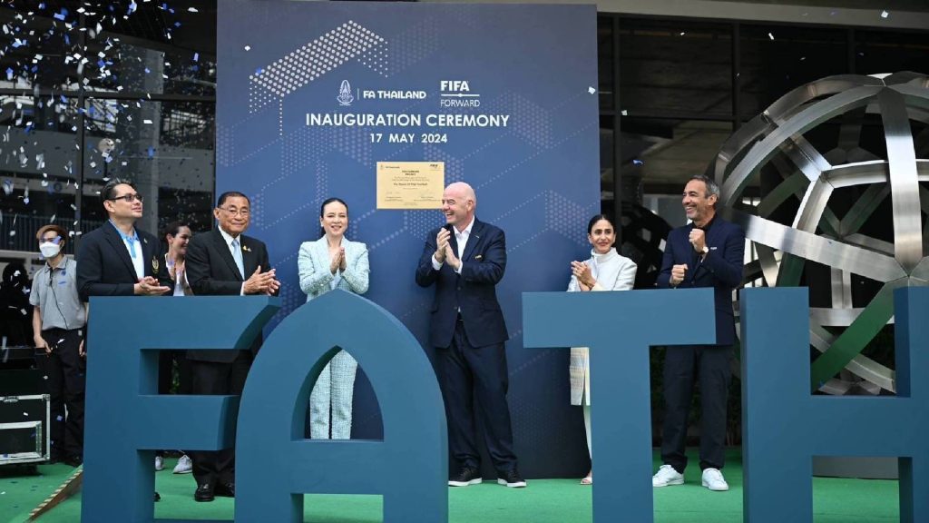Thailand FA Terima Anugerah FIFA