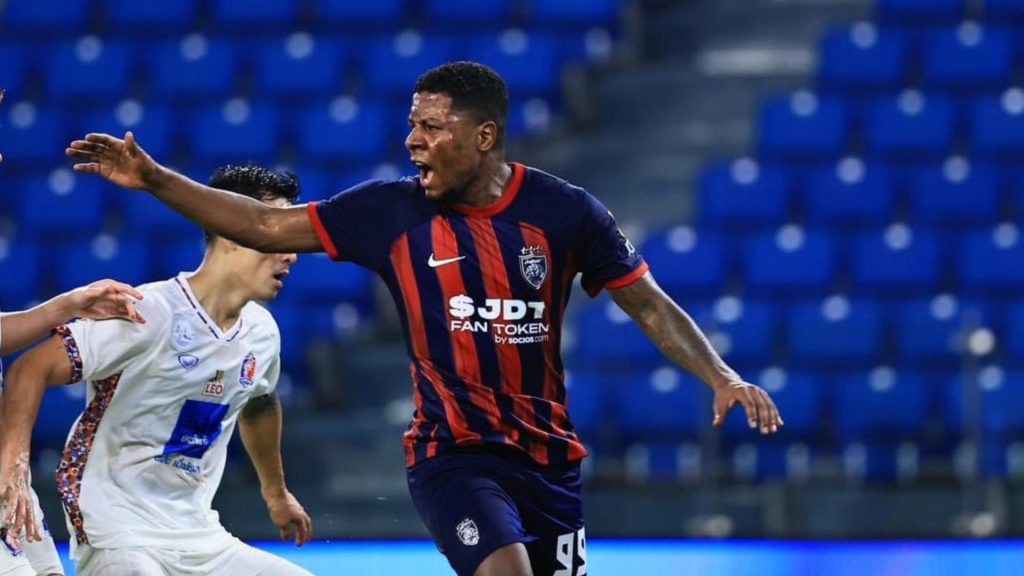 JDT Berbisa Benam Kelab Thailand, Port