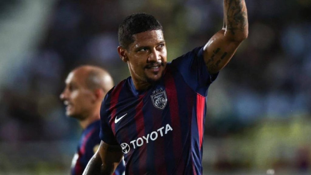 Jairo Da Silva Mula Pamer Taring