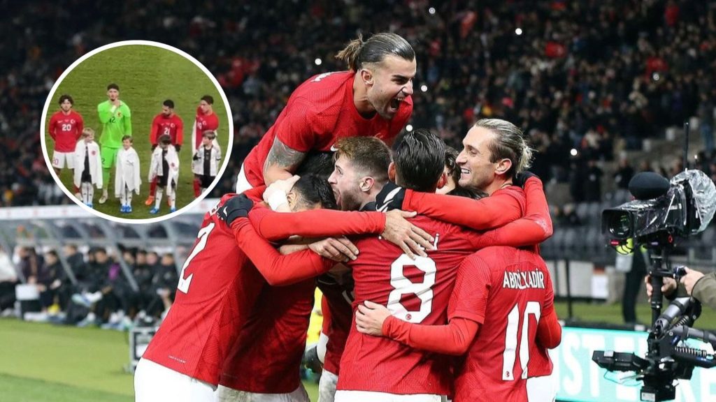 Pemain Turkiye Bantu Lindungi Kanak-Kanak Pengiring Dari Kesejukan