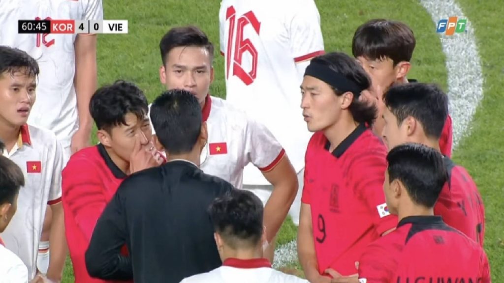 Son Heung-min Rayu Pengadil Tunjuk Simpati Kepada Pemain Vietnam