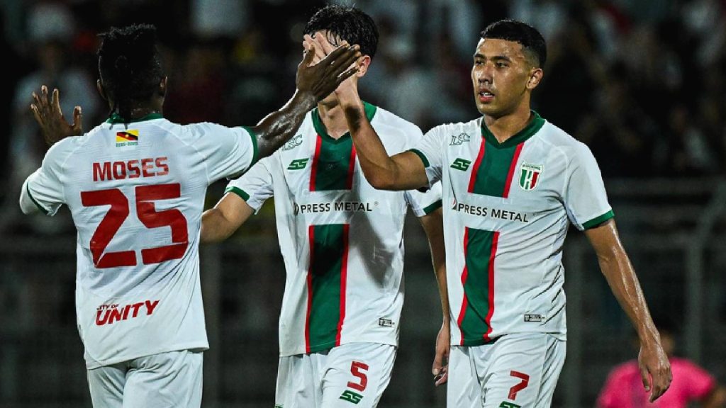 3 Pemain Kuching City Buka Mata Peter Cklamovski