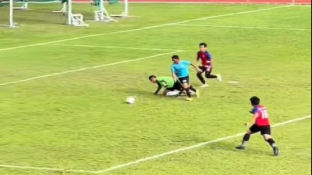 Detik Penjaga Gol Lemas Tanpa Tekanan Curi Perhatian