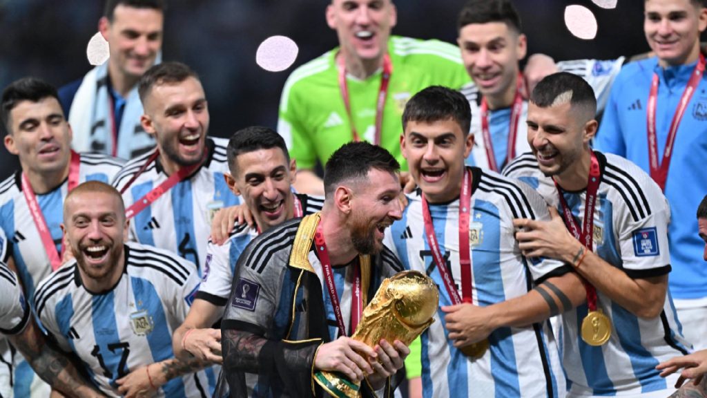 Lionel Messi Mahu Terus Bermain Sebagai Juara Dunia