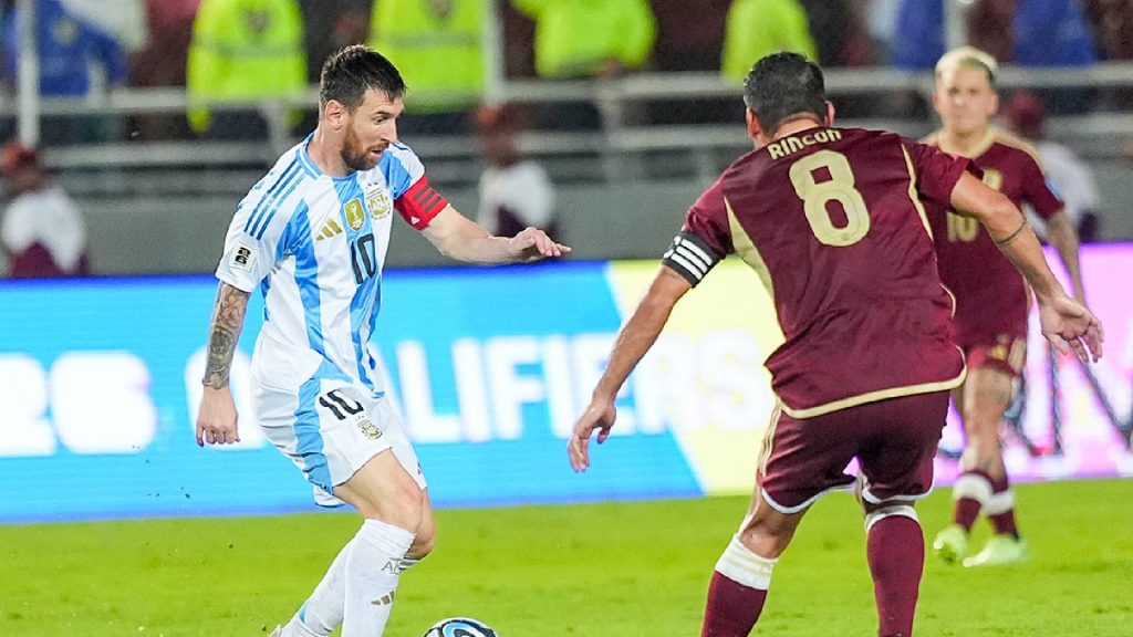 Messi Kecewa Dengan Keadaan Padang Di Venezuela