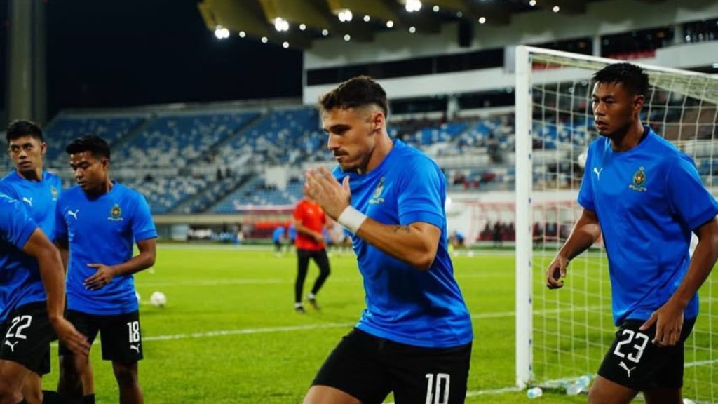 Komen Bintang Brunei DPMM Tarik Perhatian Peminat