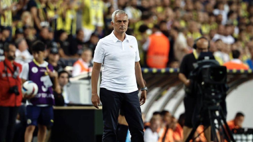 Man United Bakal Lawan Fenerbahce & Mourinho