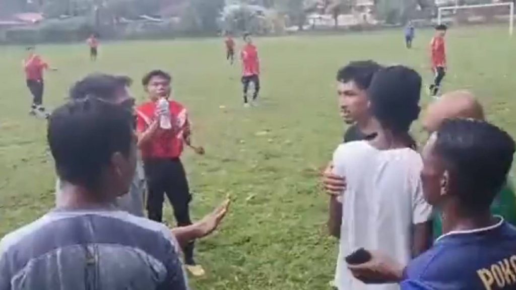 Tonton: Penjaga Garisan Kena Maki