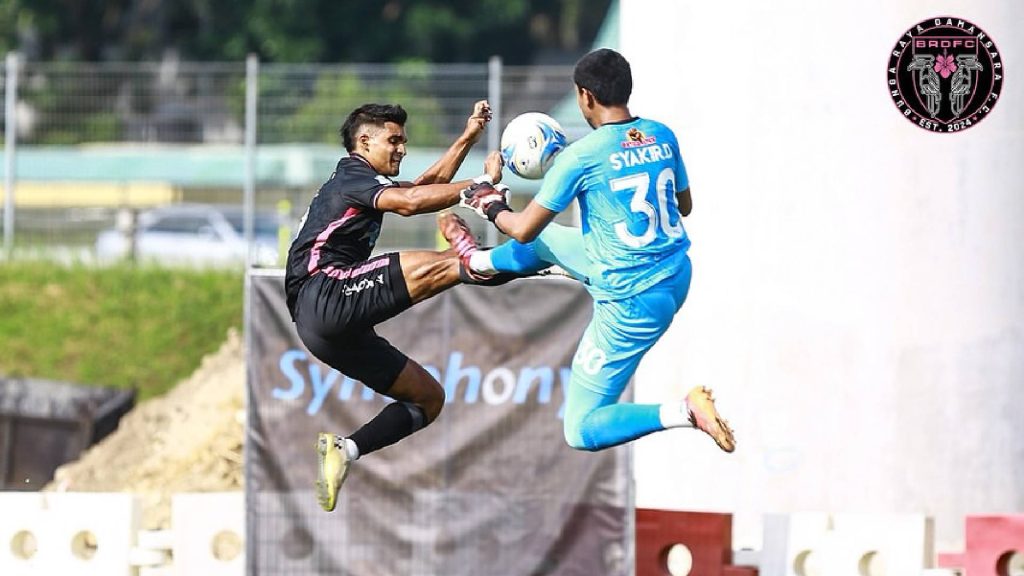 Liga A1: Aksi ‘Kungfu’ Pemain PT Athletic Berakhir Derita