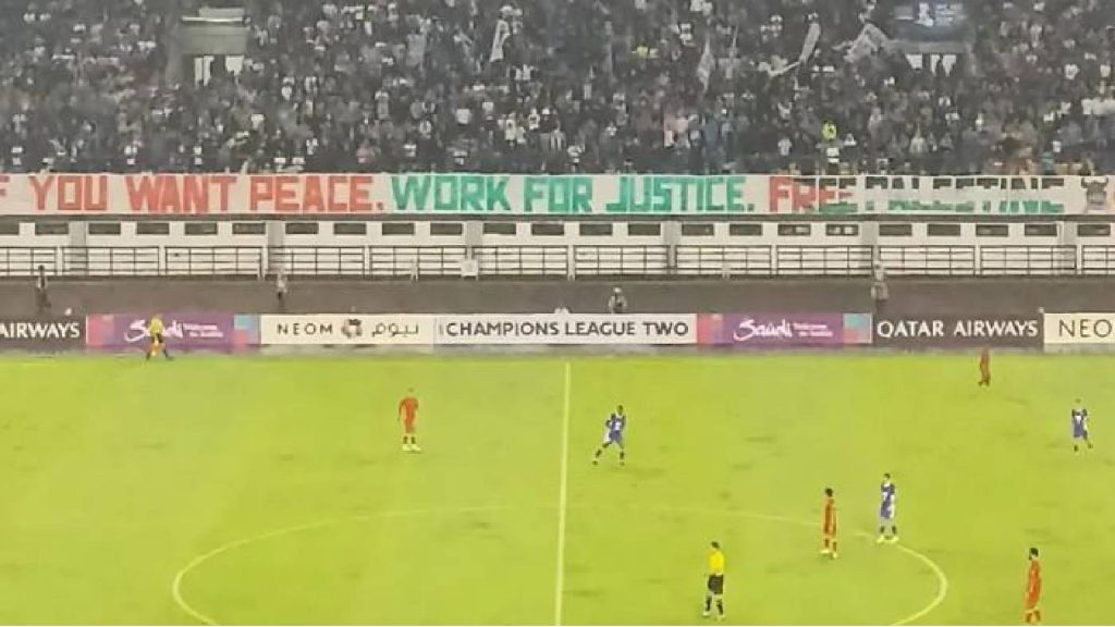 Tifo Palestin Penyokong Persib Bandung & Selangor Raih Perhatian Dunia