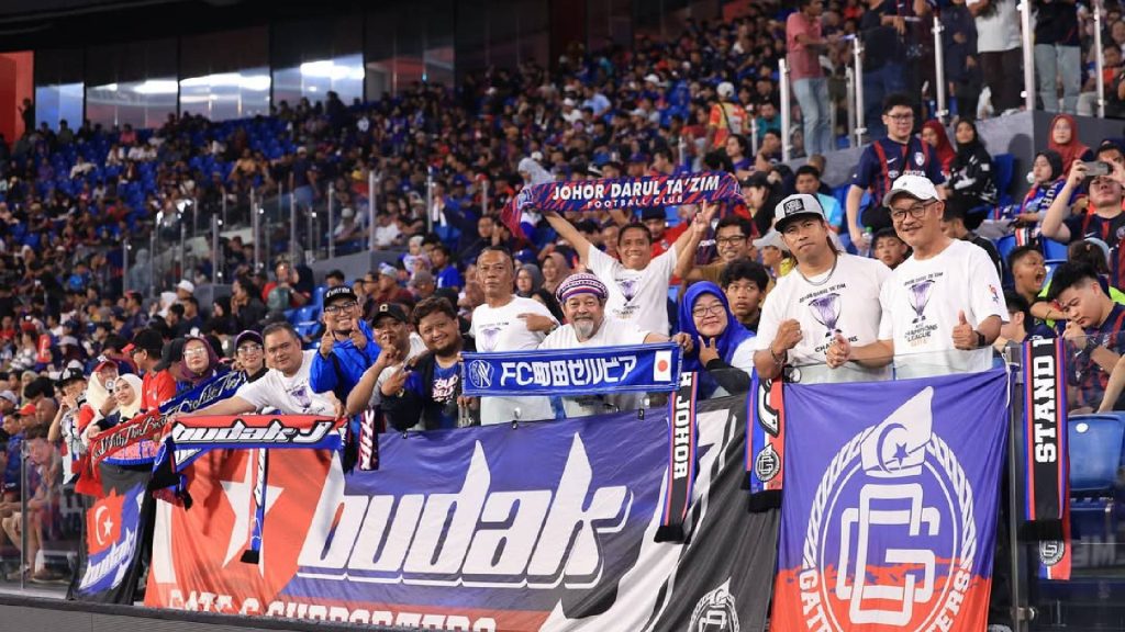 Penyokong JDT & Kuching City Saling Bersorak Terima Kasih