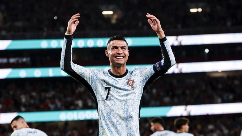Cristiano Ronaldo Ledak Gol Ke-900