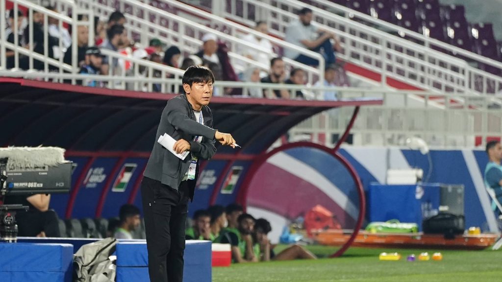 China Buru Khidmat Shin Tae-yong