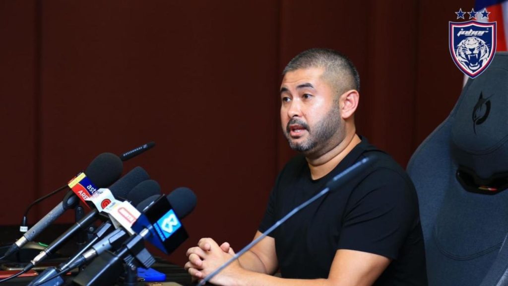 TMJ Berhati Emas, Jiwa Bola Sepaknya Sering Disalah Erti
