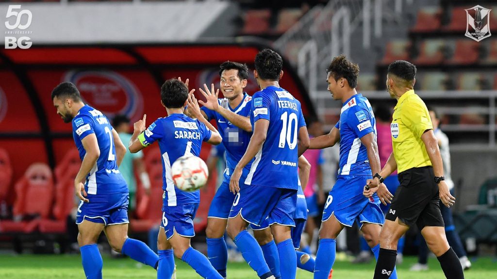 BG Pathum Sedia Ganti Kereta Terbakar Kerana Penyokong Main Bunga Api