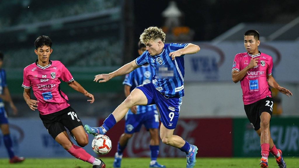 Chonburi Berpisah Dengan Fergus Tierney Lebih Awal?