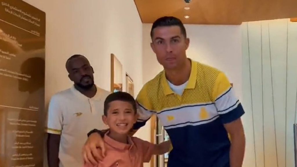 Tindakan Cristiano Ronaldo Santuni Kanak-Kanak Mangsa Gempa Bumi Raih Perhatian