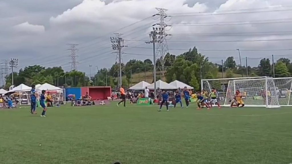 Tular Tindakan Pemain Cilik Peluk Penjaga Gol, Jaringan Pula Disahkan