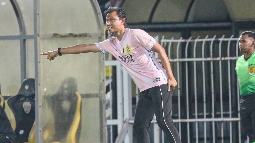 Yusri Che Lah Tabik Pemain Perak