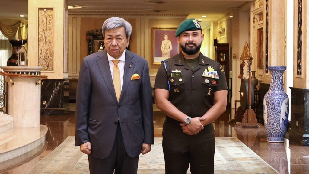 Sultan Selangor & Tunku Ismail Bersetuju Perseteruan Bola Sepak Kekal Di Dalam Padang Sahaja